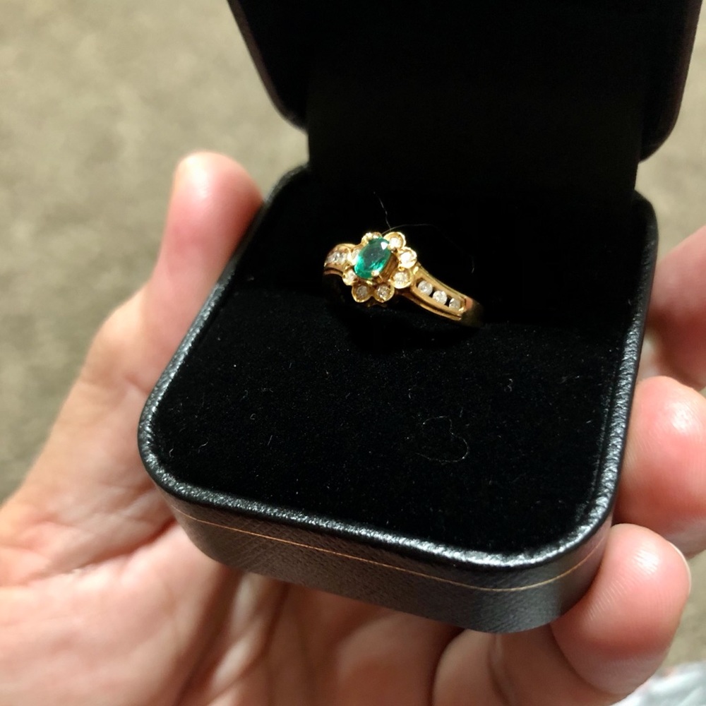 Emerald with diamond 18k japan gold setting